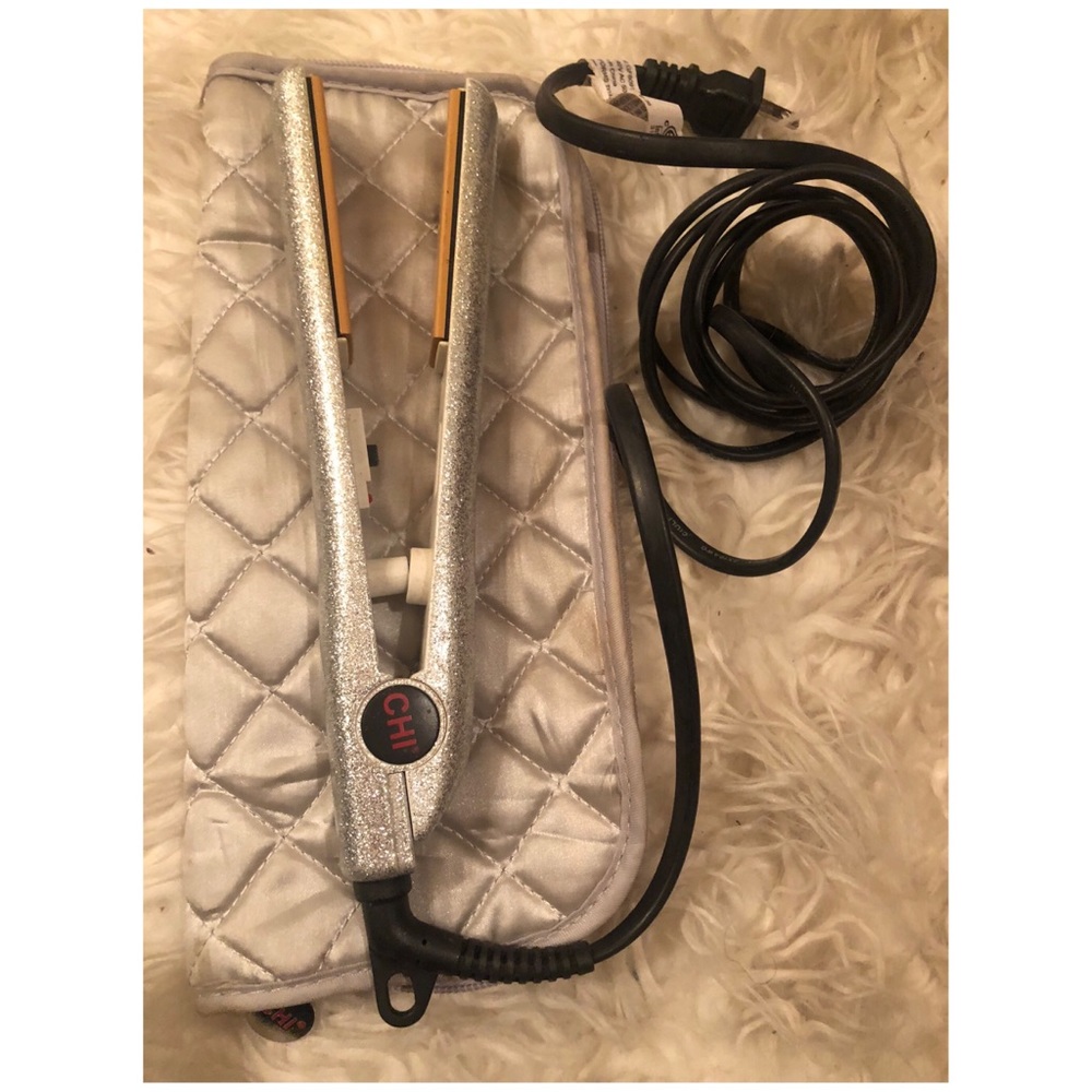 Travel Chi Straightener